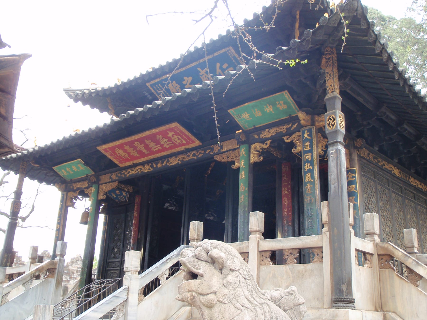 Close view of the 1671 bronze hall at Kunming's Golden Temple — cast bronze columns, brackets and plaques