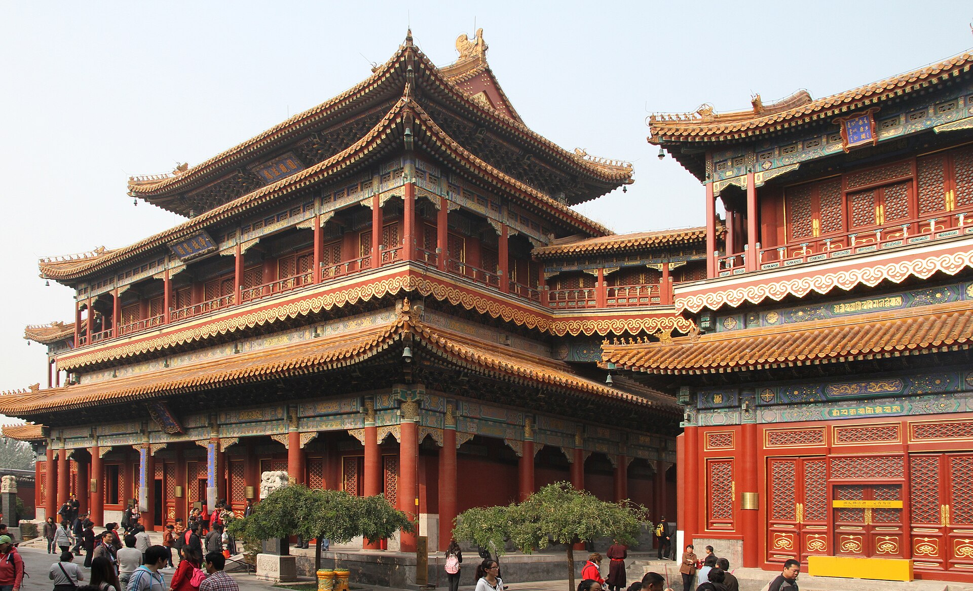 The tiered golden halls and red colonnades of the Yonghe Lama Temple (雍和宫) under a clear sky, Beijing