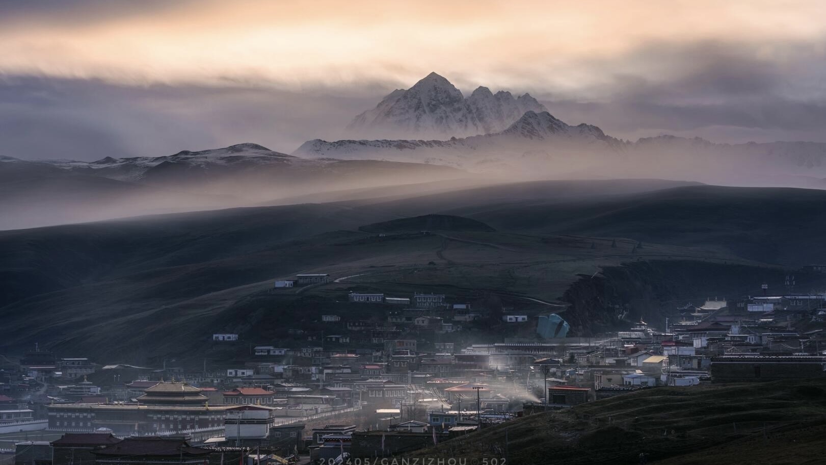 Wide plateau grassland rolling out from Xinduqiao toward Litang, West Sichuan