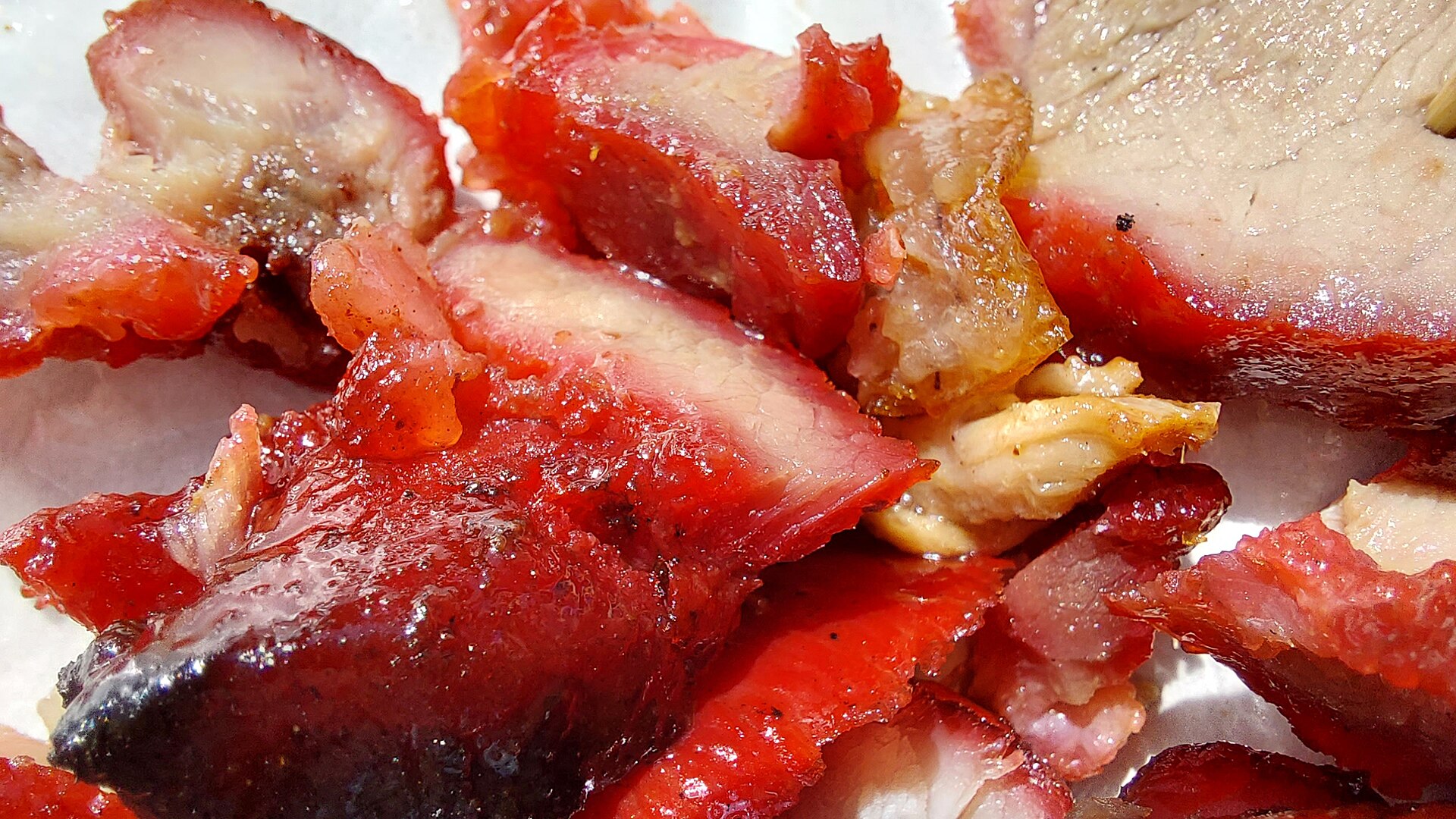 Glistening slices of Cantonese char siu (叉烧) — honey-glazed barbecue pork with caramelised edges, a roast-meat staple of the Guangzhou table