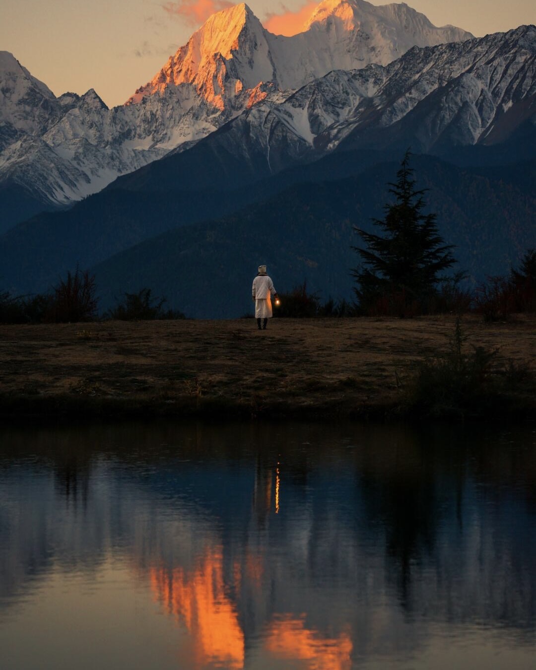 First sight of Meili Snow Mountain's main peaks from the road in to Feilai Si