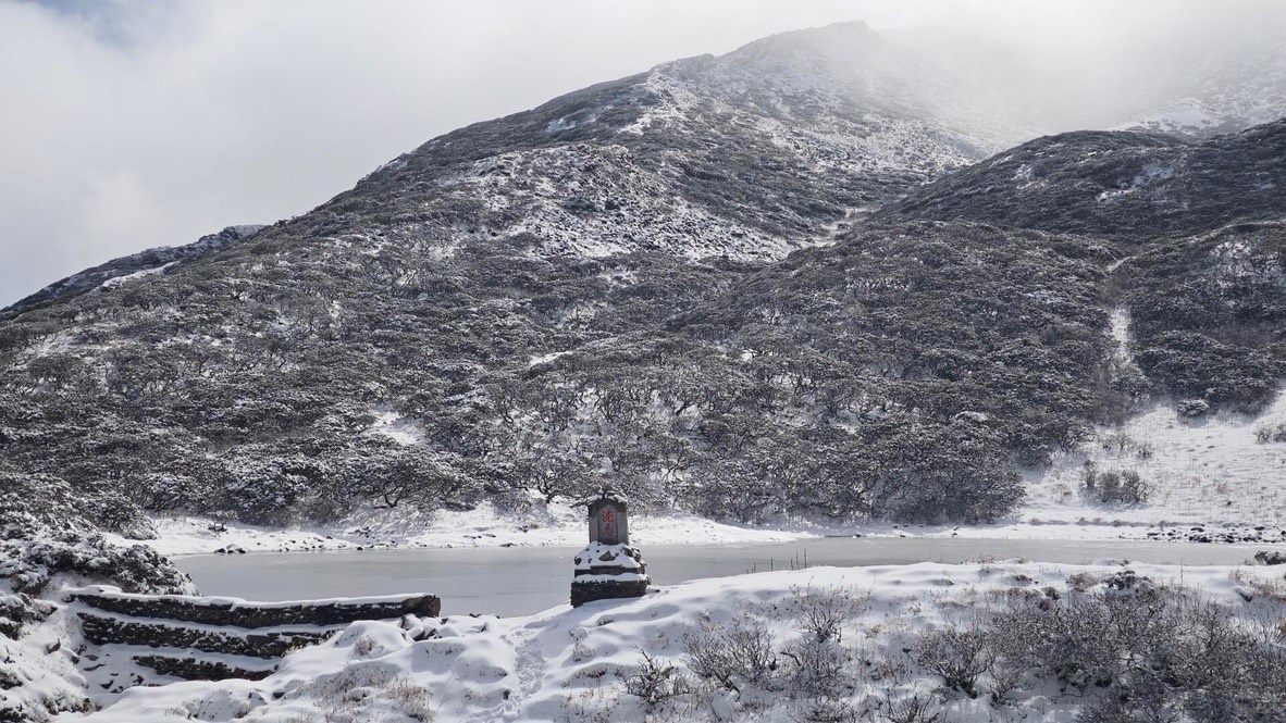 Quiet winter shrine on the Cang Mountain ridge above Erhai — China's Last Frontier loop