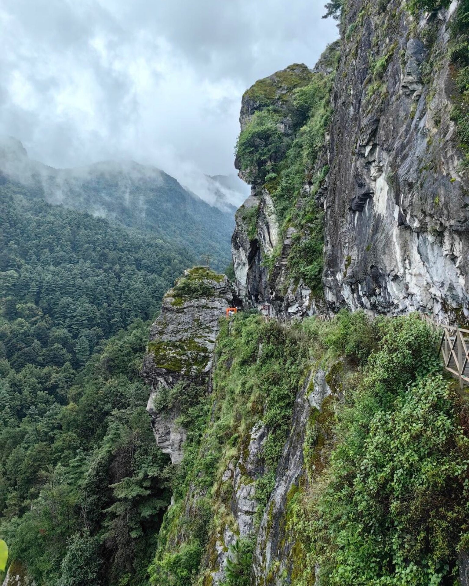 Cliffside trail to Gantong Temple on Cang Mountain above Dali — China's Last Frontier loop
