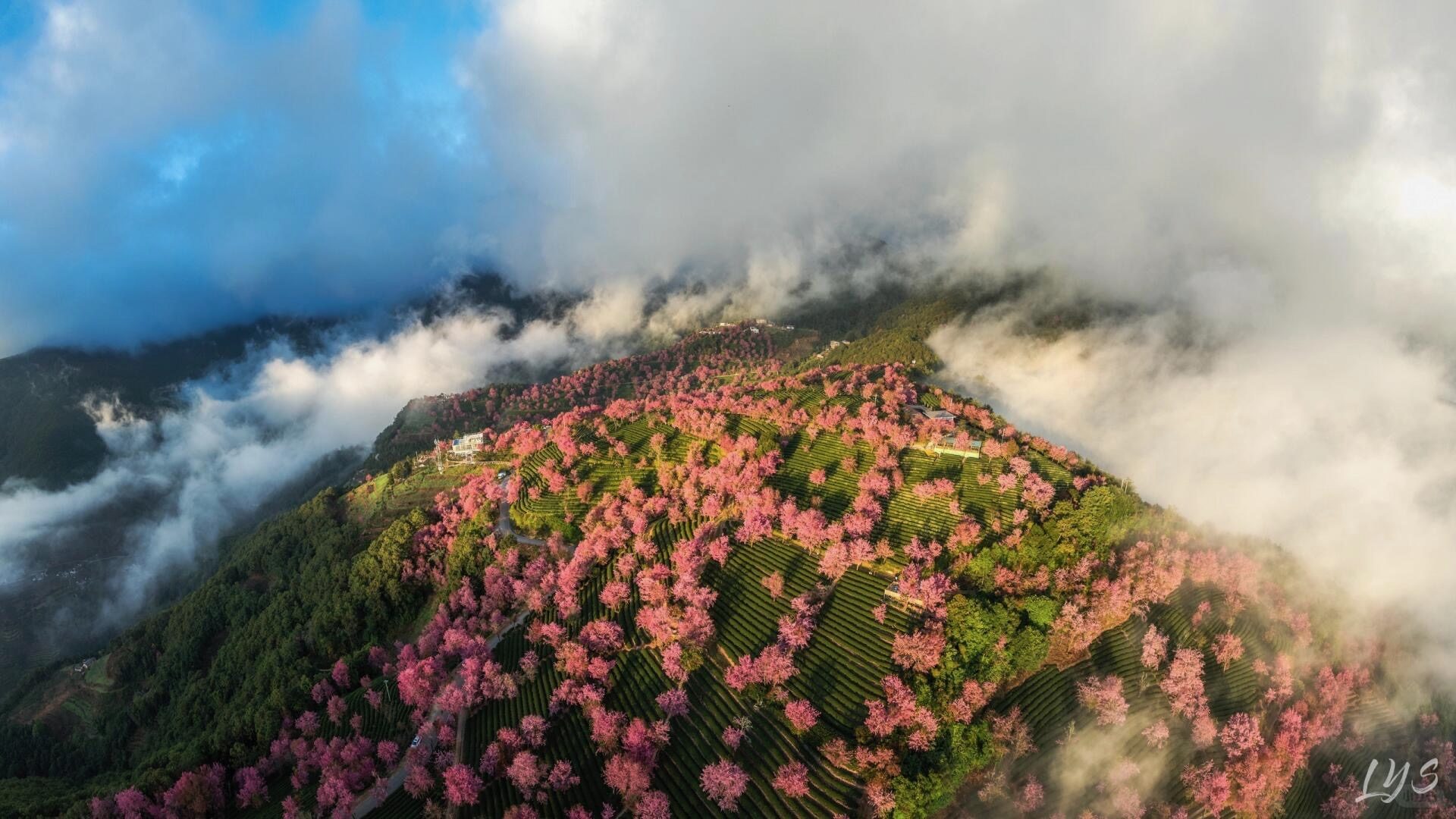 Erhai Lake at sunrise with valley mist and Cang Mountain behind — China's Last Frontier loop