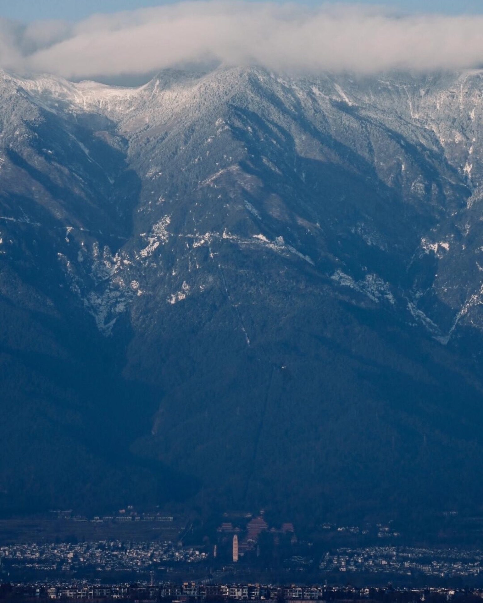 Scale and grandeur of the Cang Mountain ridge above Dali