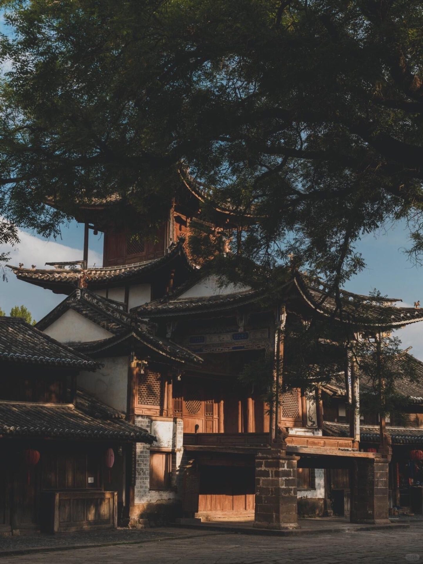 Quiet atmosphere of a deserted Shaxi lane in early morning light — the calm that defines the town's slow-living appeal
