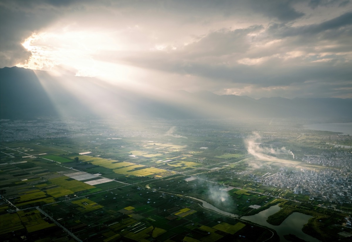 Sunbeams breaking through cloud over the Dali plain and Erhai Lake — China's Last Frontier loop