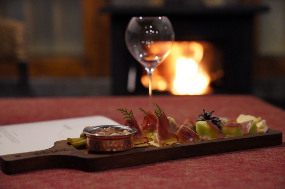 Arro Khampa — Yunnan-ham charcuterie and red wine plated by the open fire