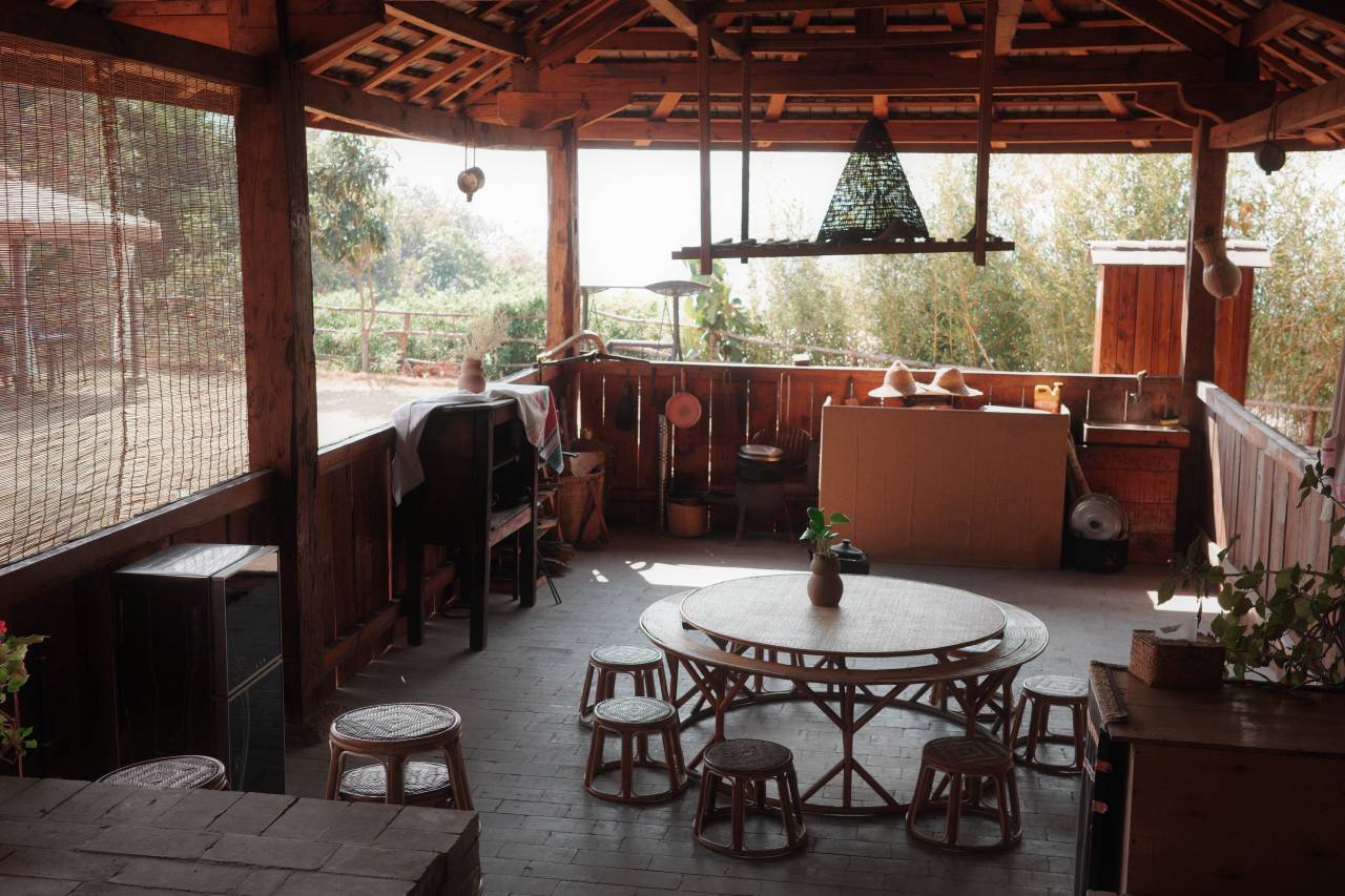 Bulang Yuni Inn — the open-air pavilion where tea is brewed and the family Dala banquet is served