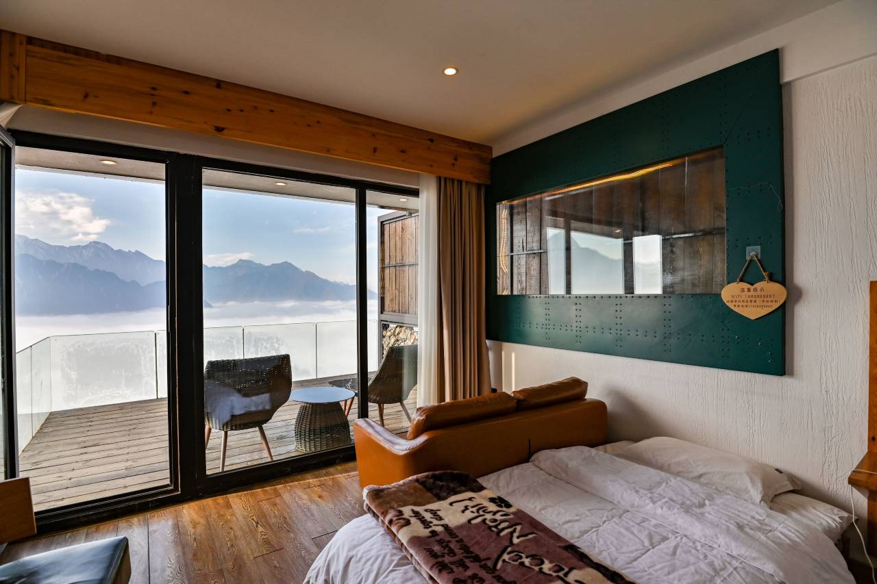 Fuyun Cloud Ranch — guest room opening to a terrace over the cloud sea