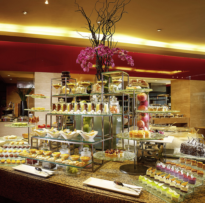 Sofitel Xi'an on Renmin Square — an afternoon-tea spread