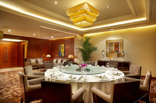 Sofitel Xi'an on Renmin Square — a private dining room in the Chinese restaurant