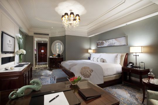 Waldorf Astoria Shanghai — a King Deluxe room in the Bund tower