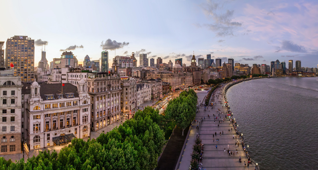 Waldorf Astoria Shanghai (上海外滩华尔道夫酒店) — the Bund's colonial facades and the Huangpu River at dusk