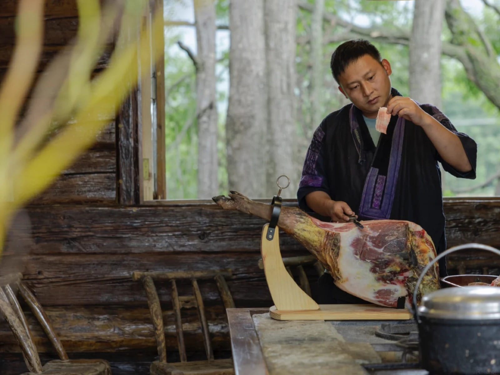 Slicing a traditional cured Yunnan ham