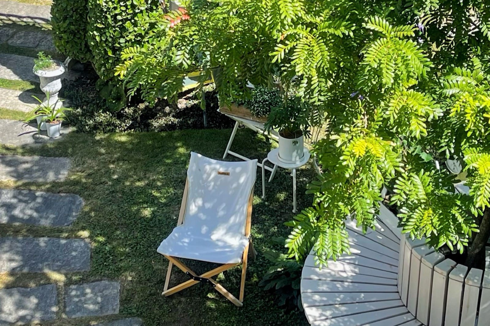Banxia Garden Xizhou — a chair on the moss-lawn garden