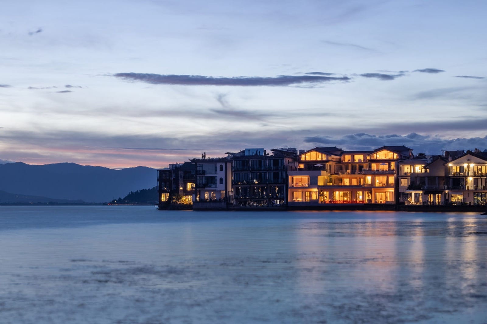 Luna Sea-View Inn — lakefront facade