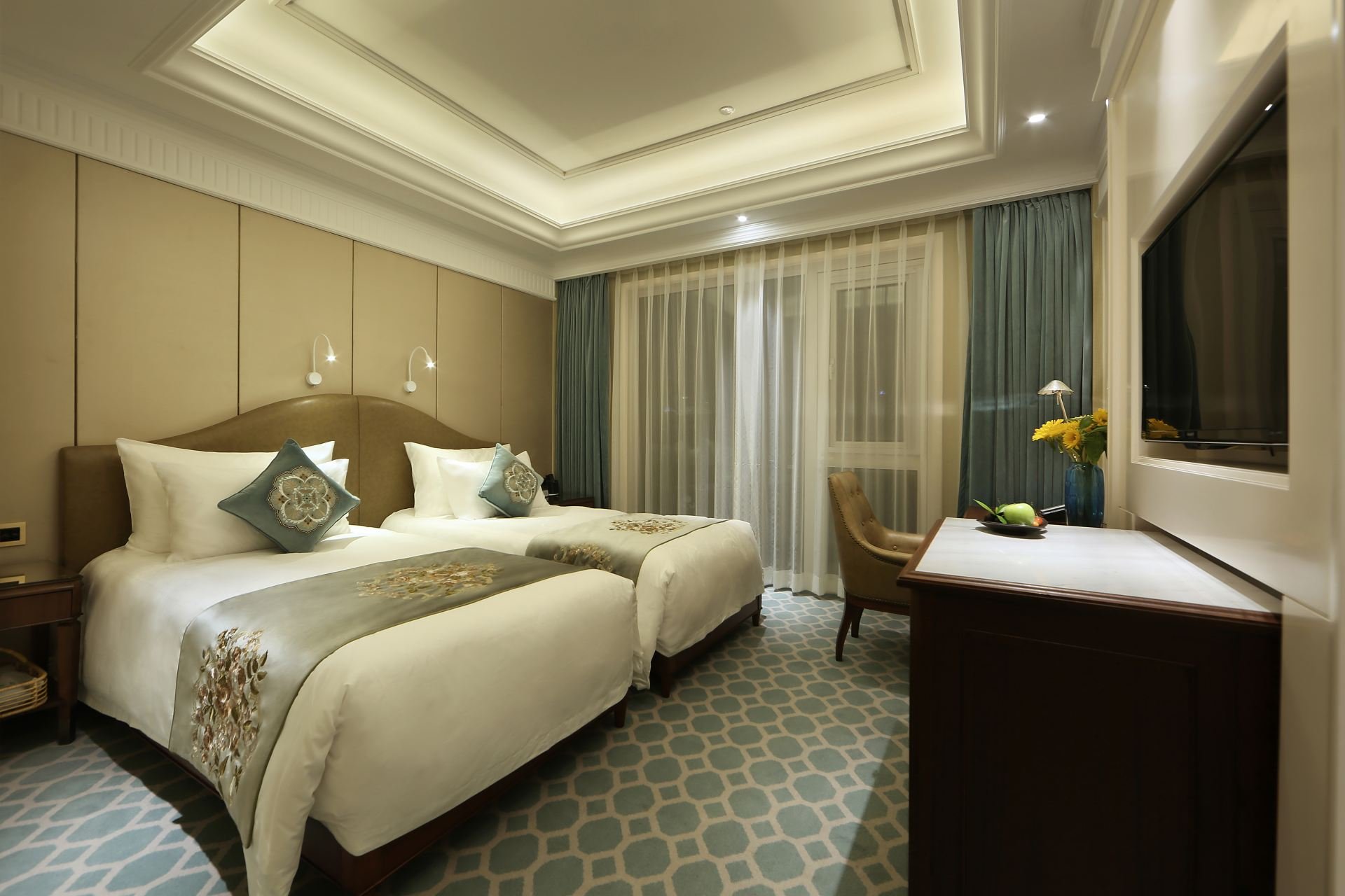 Dahua Hotel — a twin room