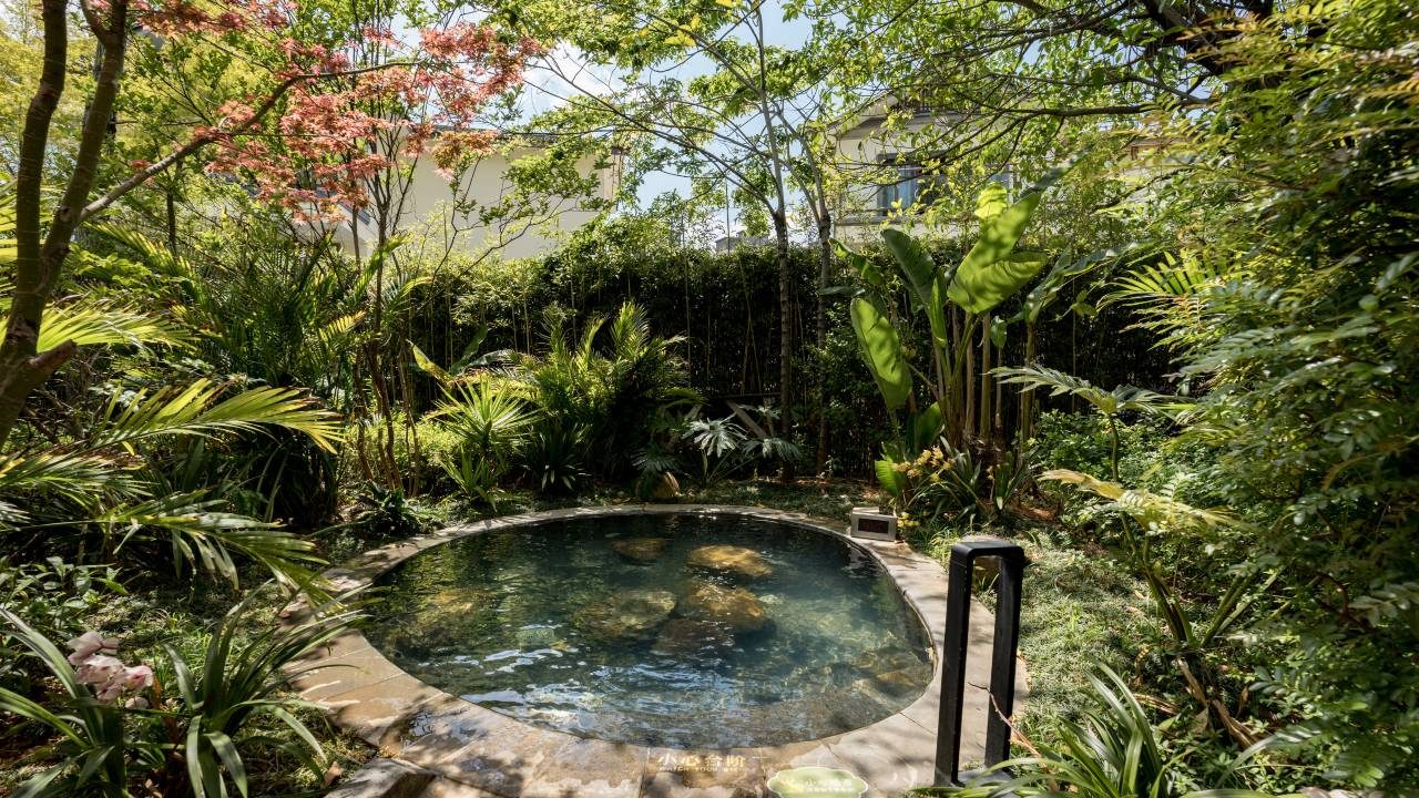Guanfang Garden Hotel — an open-air hot-spring pool among the trees