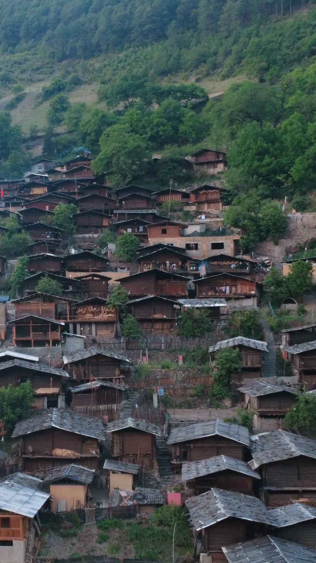 Tongle, a Lisu village of wooden houses on the hillside