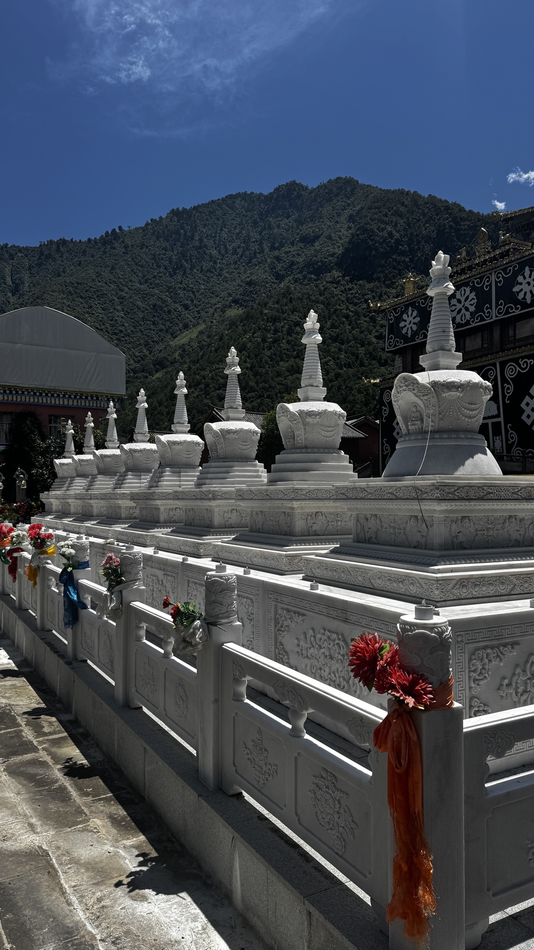Buddhist stupas and a pavilion at Qiukedang, mountains behind